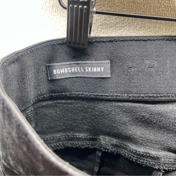 Torrid Distressed Bombshell Skinny Crop Jeans Womens 16 Black Denim Stretch 2872 - Picture 3 of 9